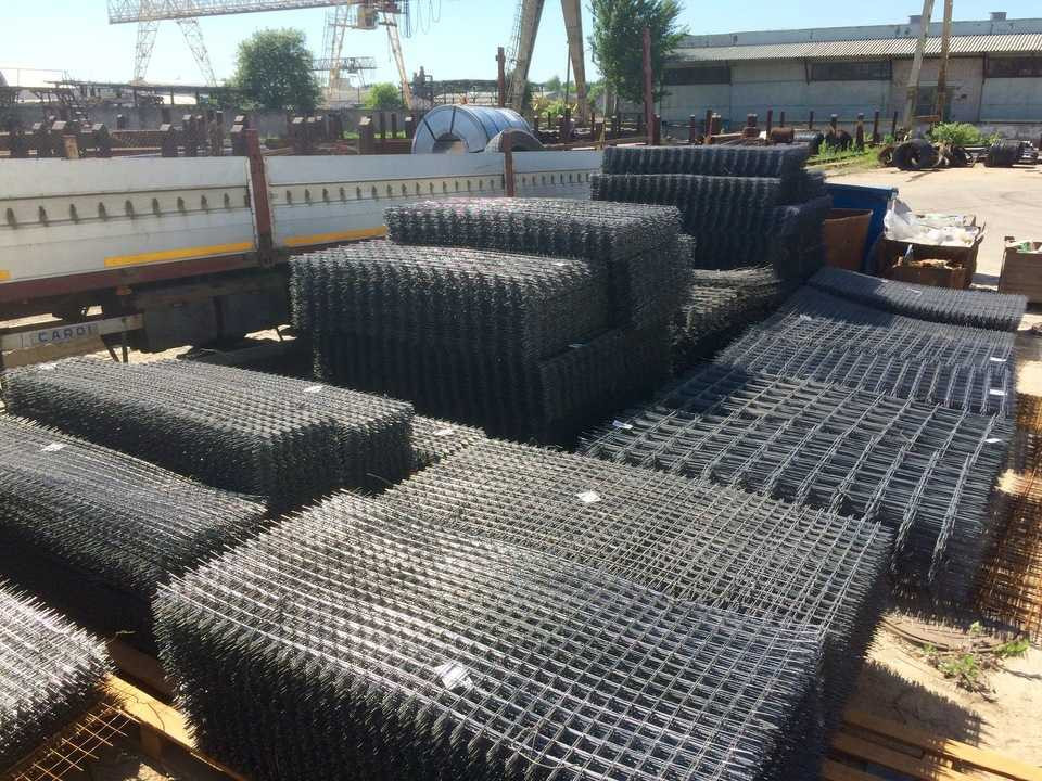 Сетка сварная в картах 50х50х4мм 0,5х2м Сетка сварная в картах 50х50х4мм 0,5х2м
